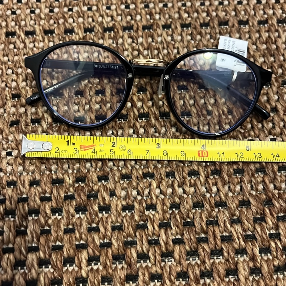 Glasses - Picture 2 of 5